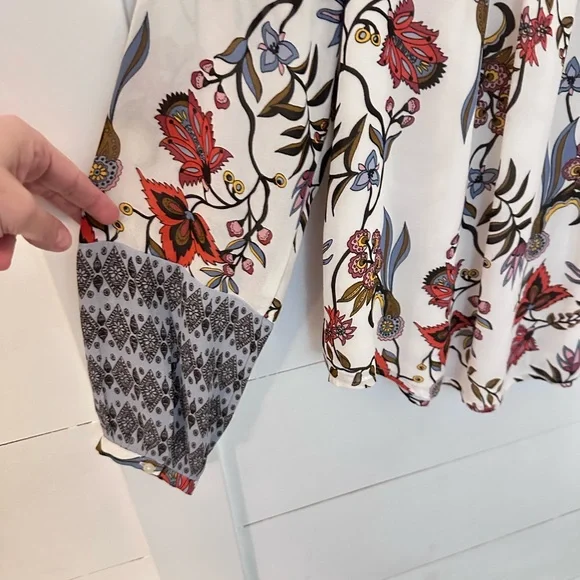 LOFT M white shabby chic V neck lace detail colorful floral lightweight blouse - Picture 11 of 13